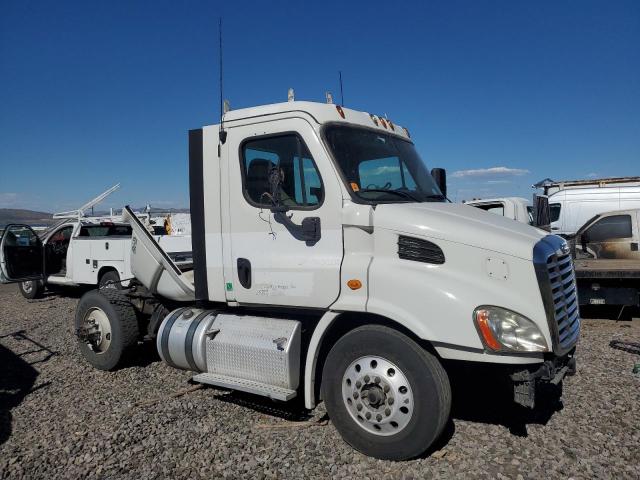  Salvage Freightliner Cascadia 1