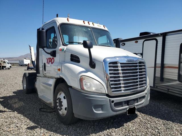  Salvage Freightliner Cascadia 1