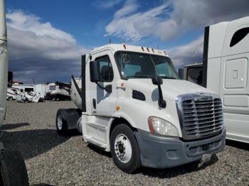  Salvage Freightliner Cascadia 1