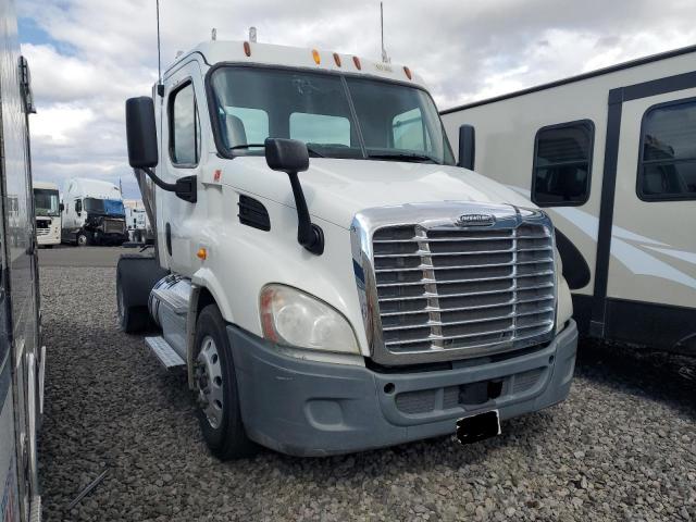  Salvage Freightliner Cascadia 1