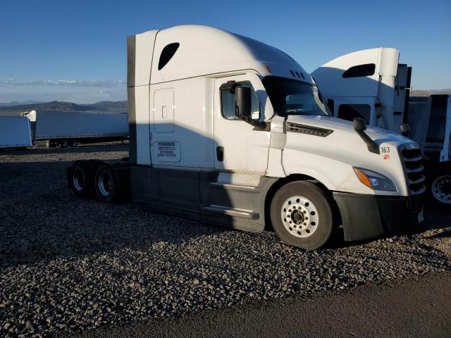  Salvage Freightliner Cascadia 1