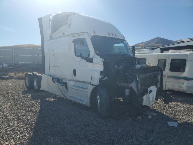  Salvage Freightliner Cascadia 1