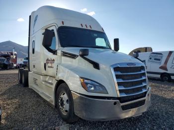  Salvage Freightliner Cascadia 1