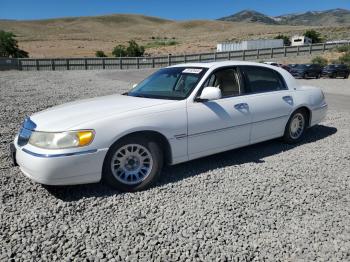  Salvage Lincoln Towncar