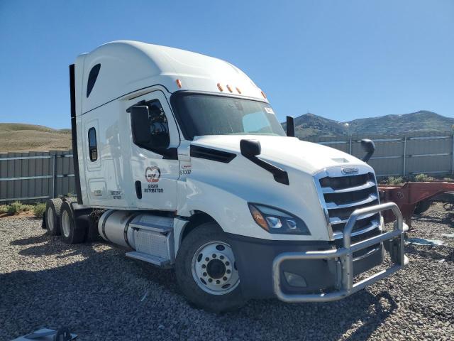  Salvage Freightliner Cascadia 1