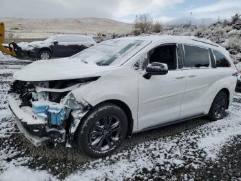  Salvage Toyota Sienna