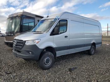  Salvage Mercedes-Benz Sprinter