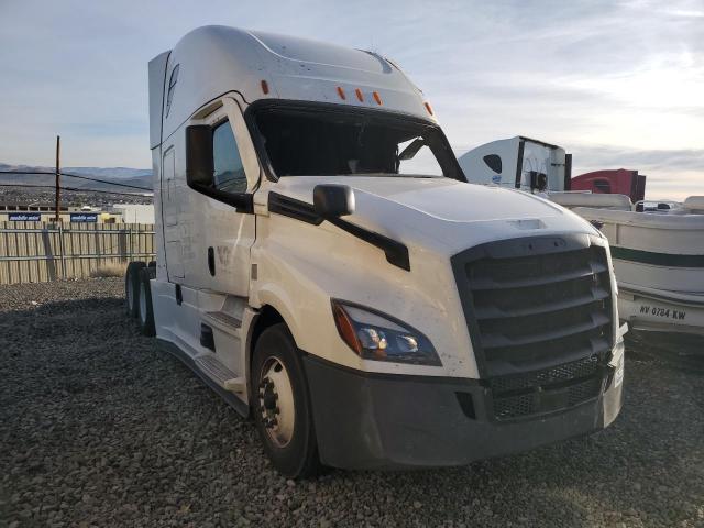  Salvage Freightliner Cascadia 1