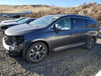  Salvage Chrysler Pacifica