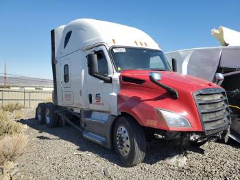  Salvage Freightliner Cascadia 1