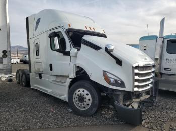  Salvage Freightliner Cascadia