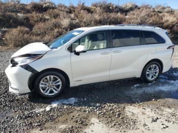  Salvage Toyota Sienna