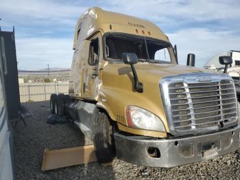  Salvage Freightliner Cascadia 1
