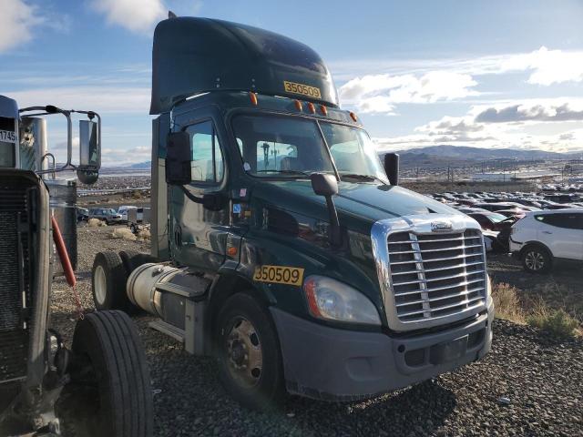  Salvage Freightliner Cascadia 1