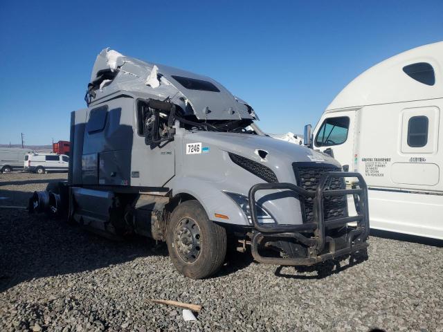  Salvage Volvo Vnl