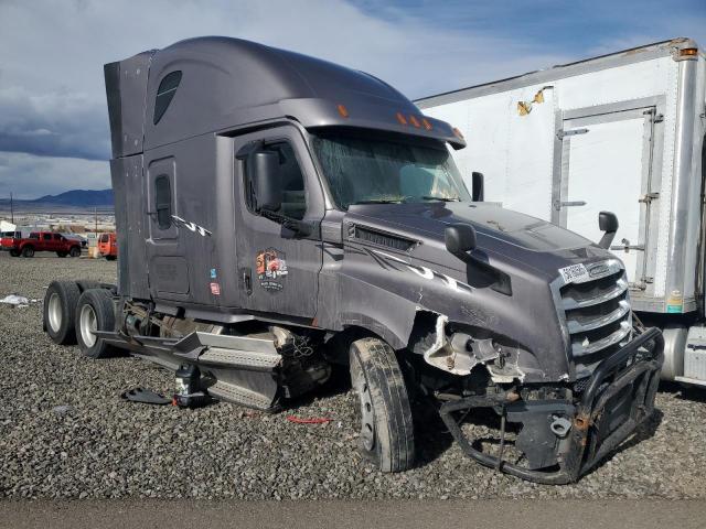  Salvage Freightliner Cascadia 1