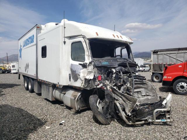  Salvage Freightliner Cascadia 1