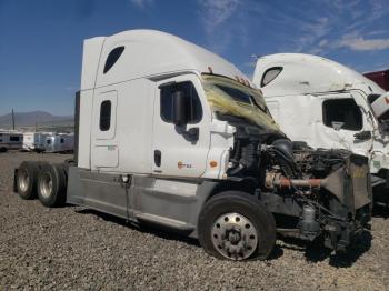  Salvage Freightliner Cascadia 1