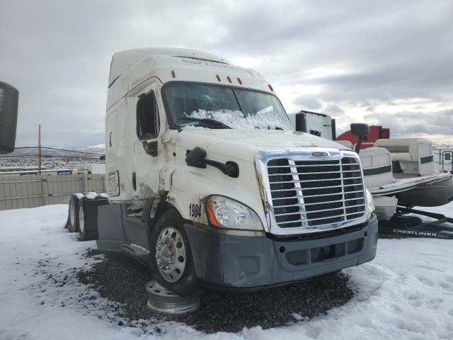  Salvage Freightliner Cascadia 1