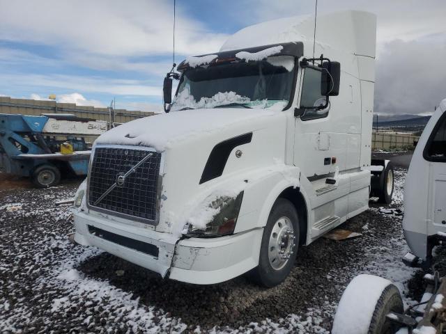  Salvage Volvo Vnl