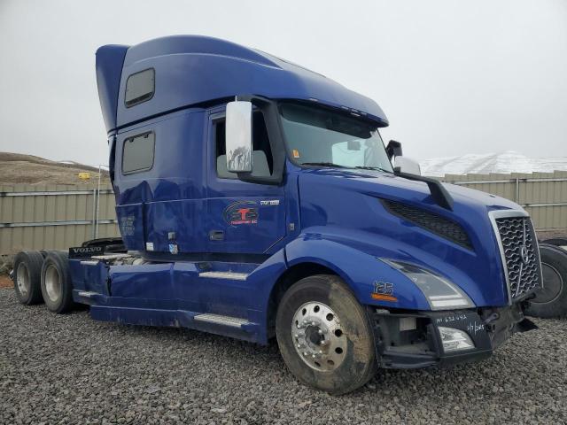  Salvage Volvo Vn