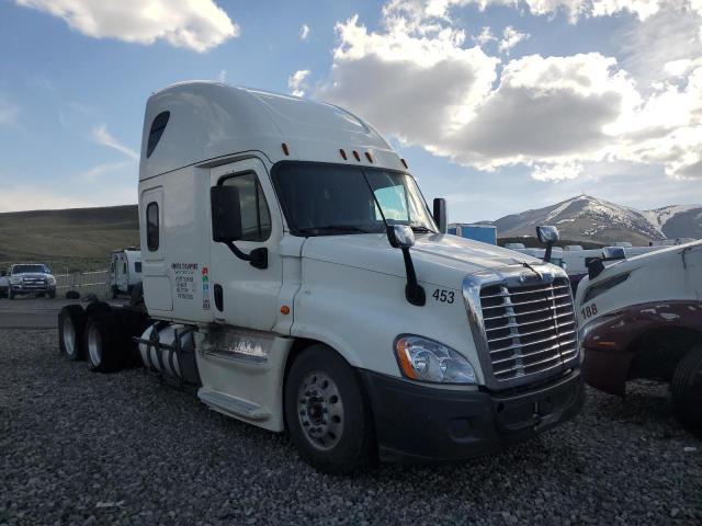  Salvage Freightliner Cascadia 1