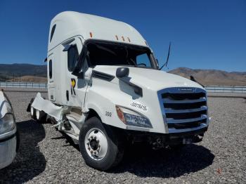  Salvage Freightliner Cascadia 1