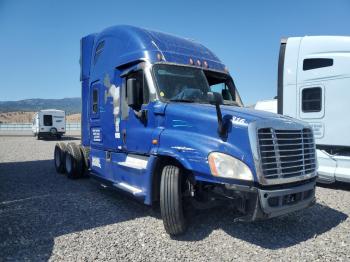  Salvage Freightliner Cascadia 1