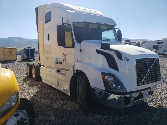  Salvage Volvo Vnl