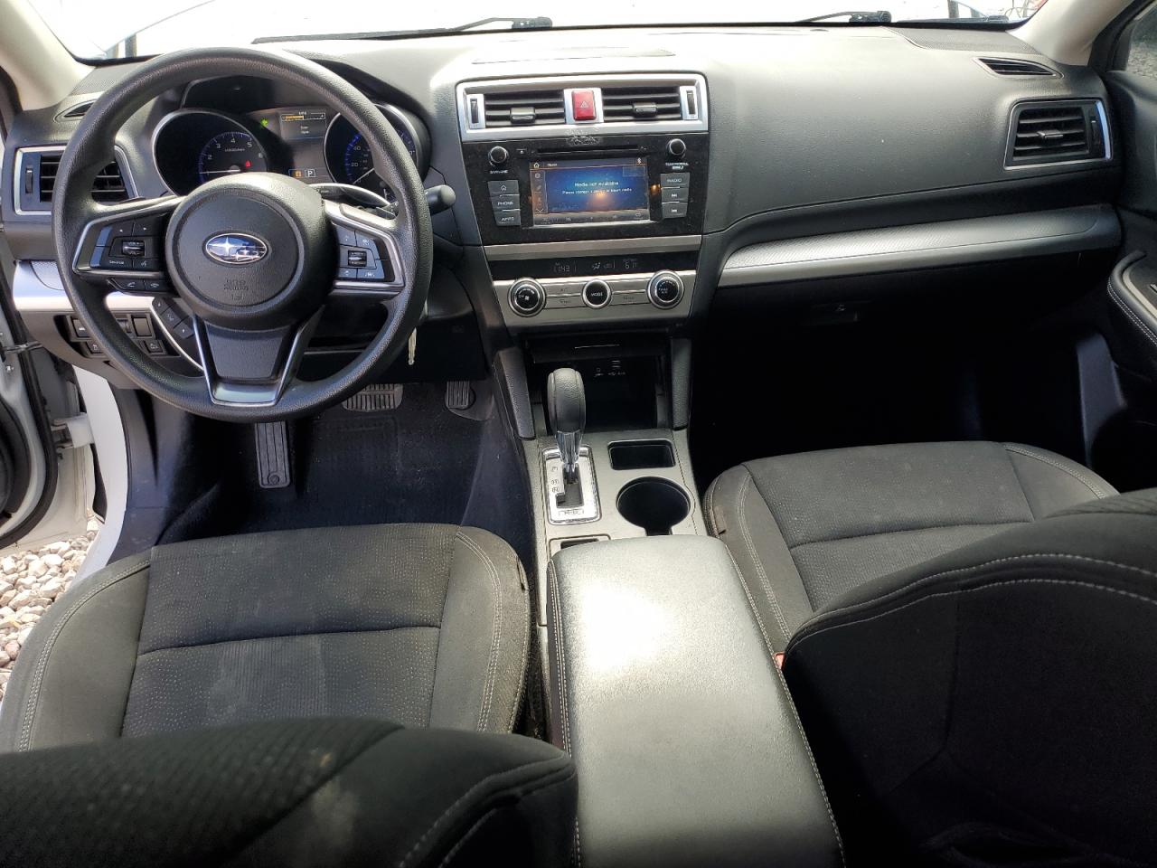 Subaru Legacy 2.5i Image 12