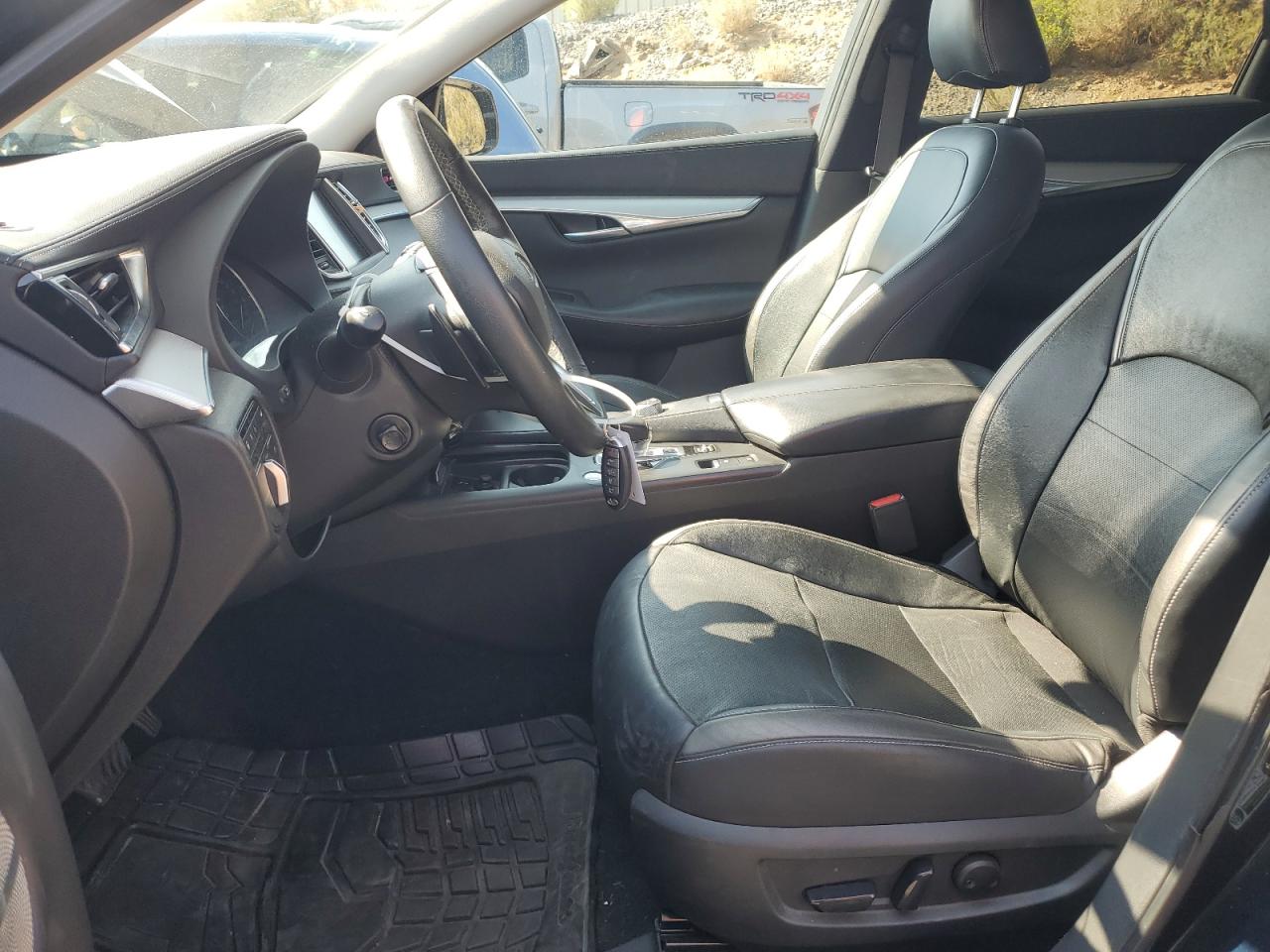 INFINITI Qx Essential Image 2