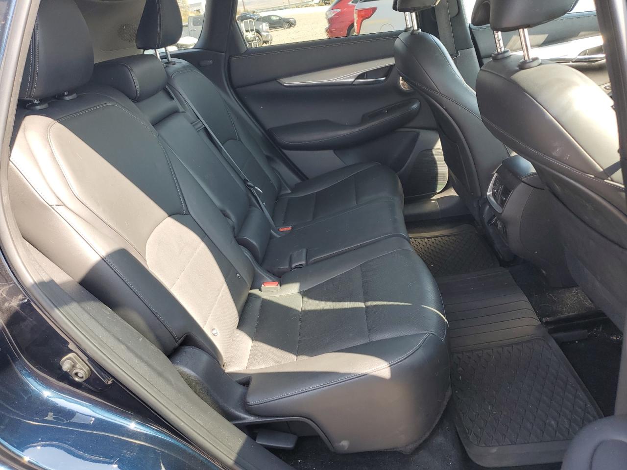 INFINITI Qx Essential Image 4