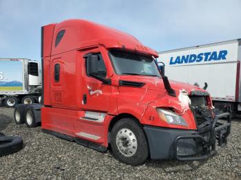  Salvage Freightliner Cascadia 1