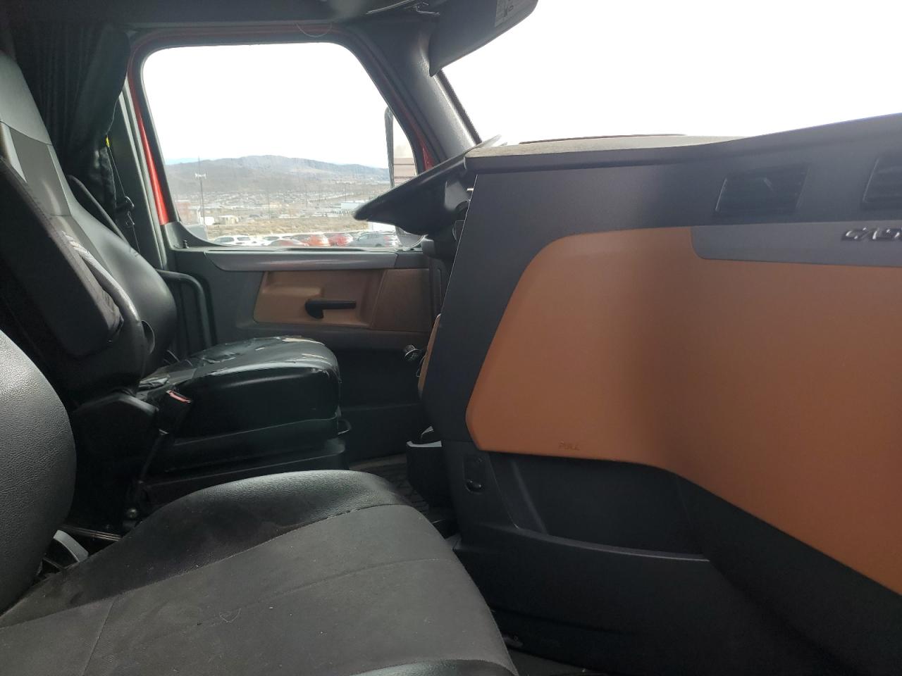 Freightliner Cascadia 1 Image 2