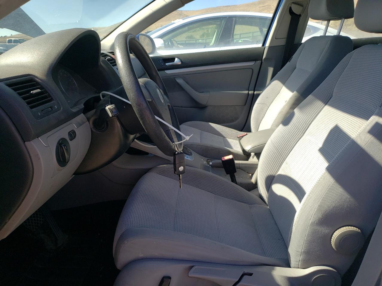 Volkswagen Jetta S Image 12