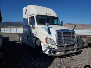  Salvage Freightliner Cascadia 1