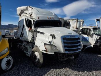  Salvage Freightliner Cascadia 1