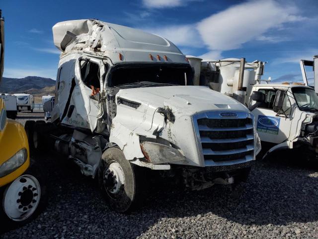  Salvage Freightliner Cascadia 1