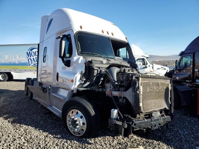  Salvage Freightliner Cascadia 1