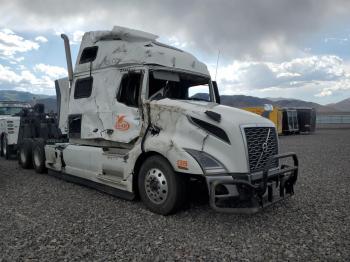  Salvage Volvo Vnl