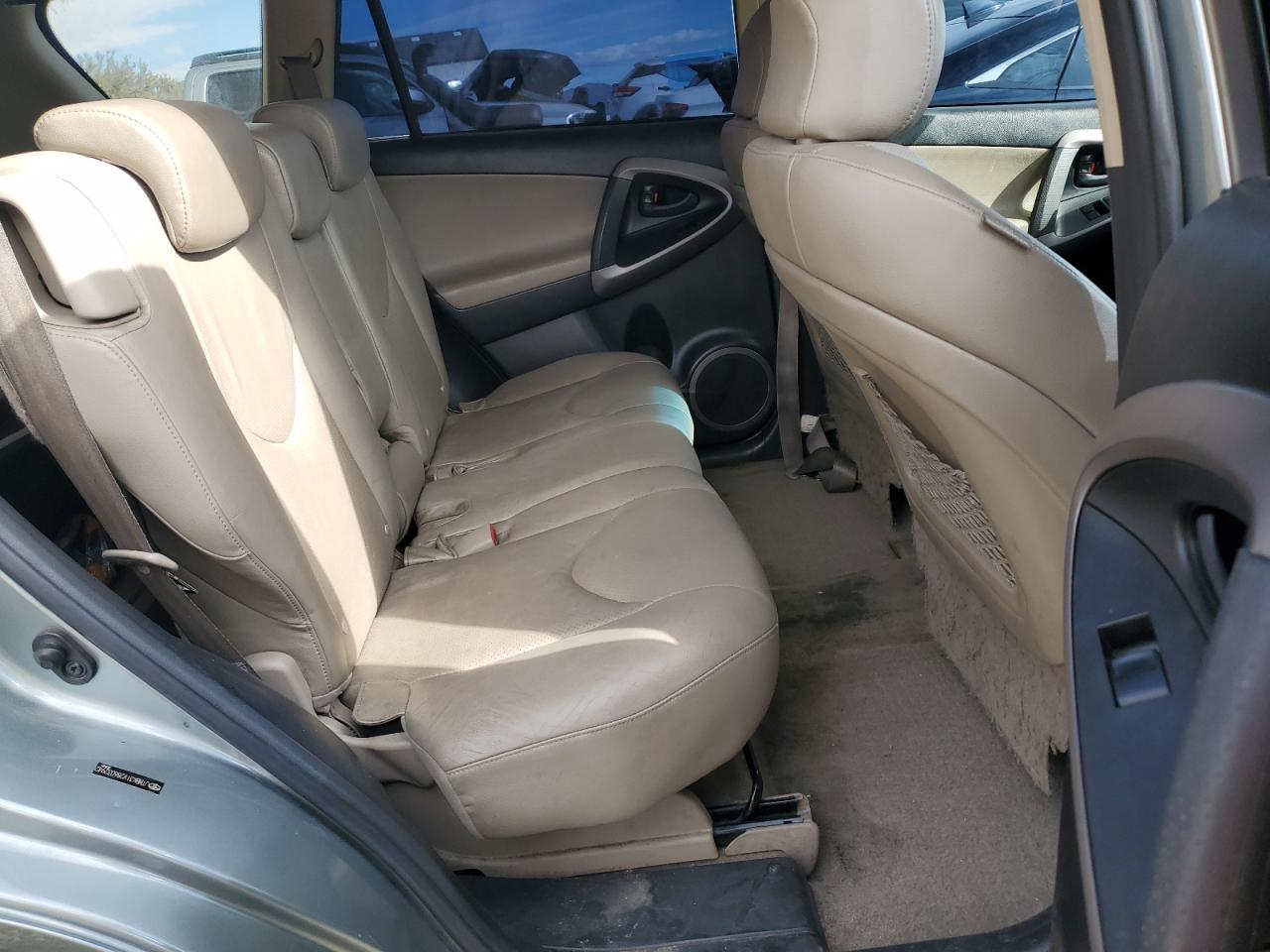 Toyota RAV4 Limited Image 12