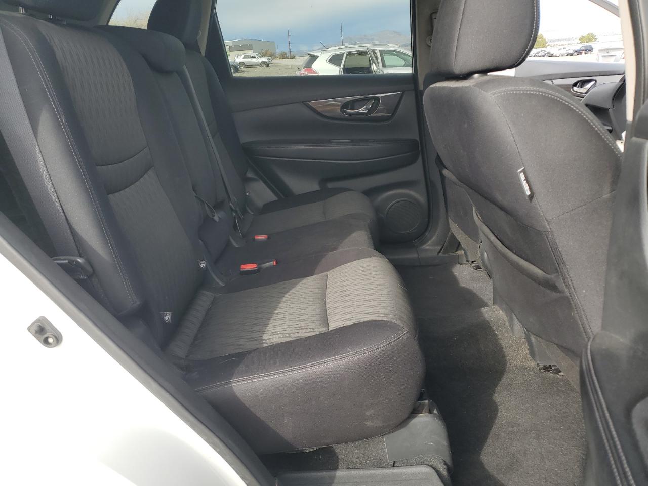 Nissan Rogue S Image 6