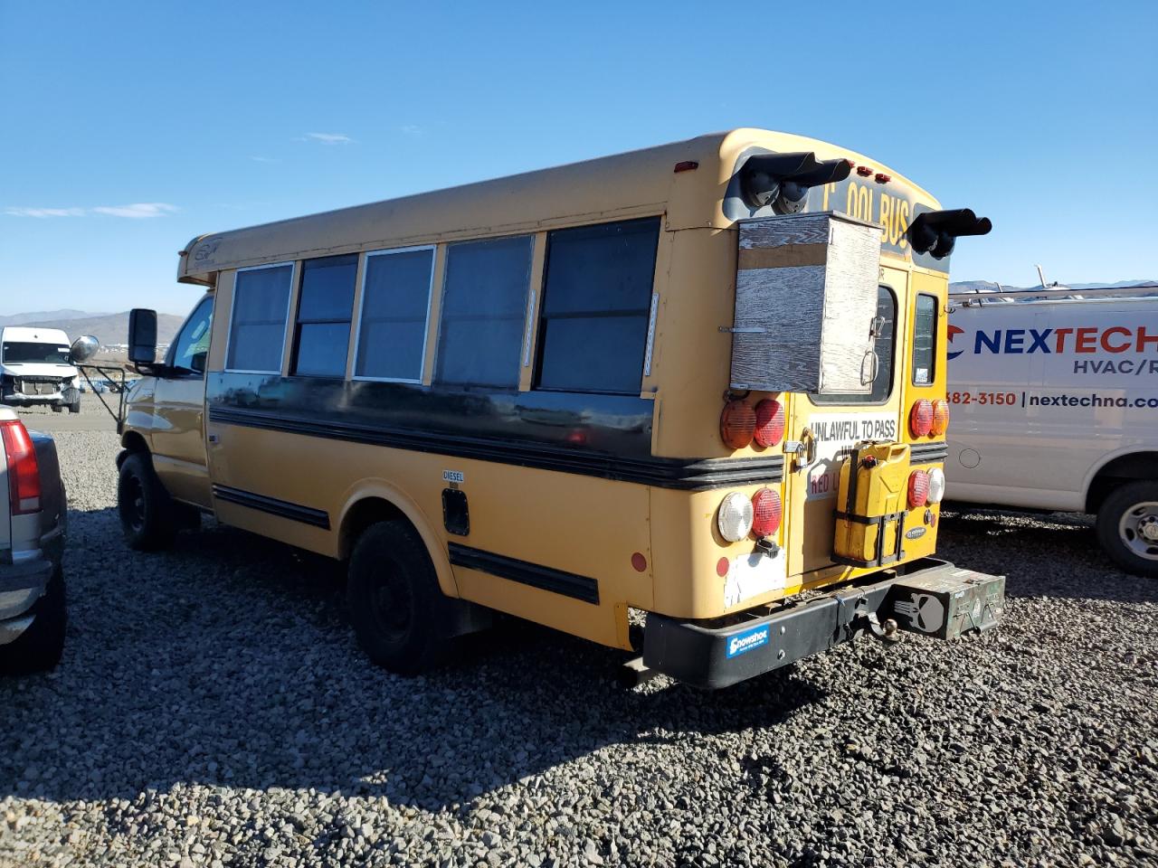 Ford Econoline E350 Super Duty Cutaway Van Image 2