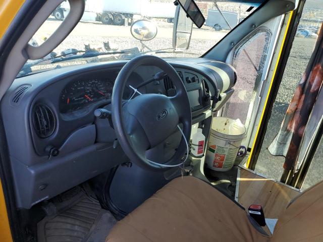 Ford Econoline E350 Super Duty Cutaway Van Image 9