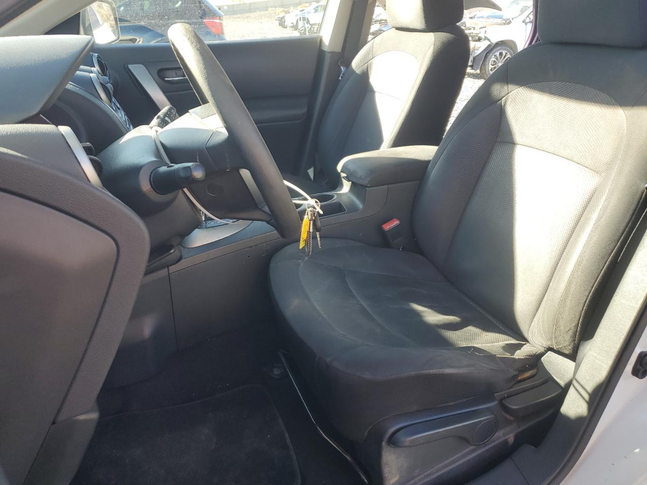 Nissan Rogue S Image 3