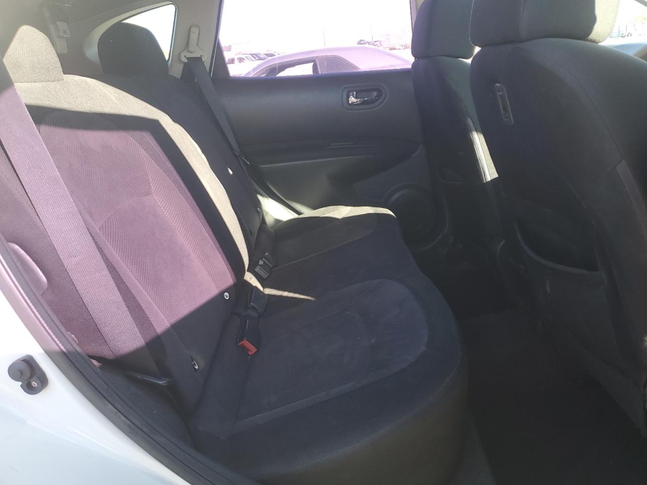 Nissan Rogue S Image 2