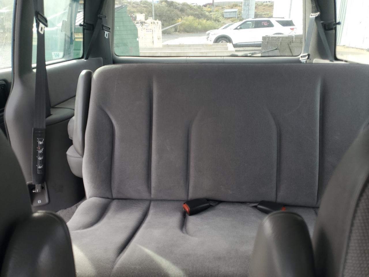 Plymouth Voyager Image 10