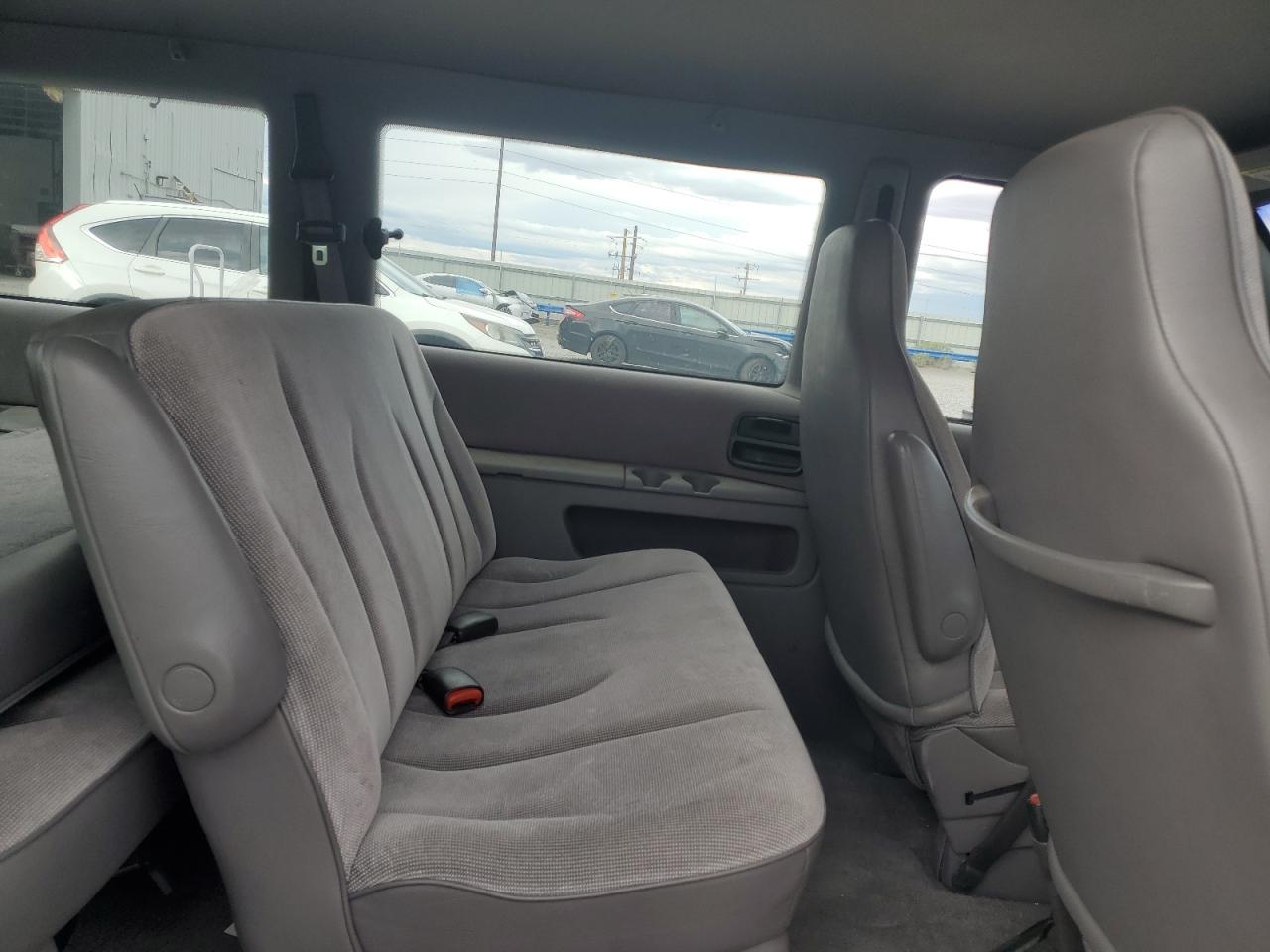 Plymouth Voyager Image 9