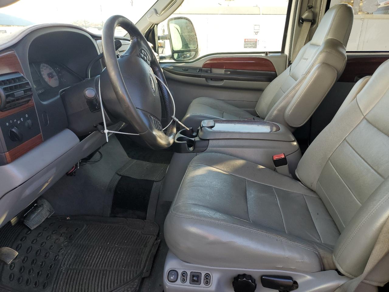 Ford F-350 Super Duty Image 3