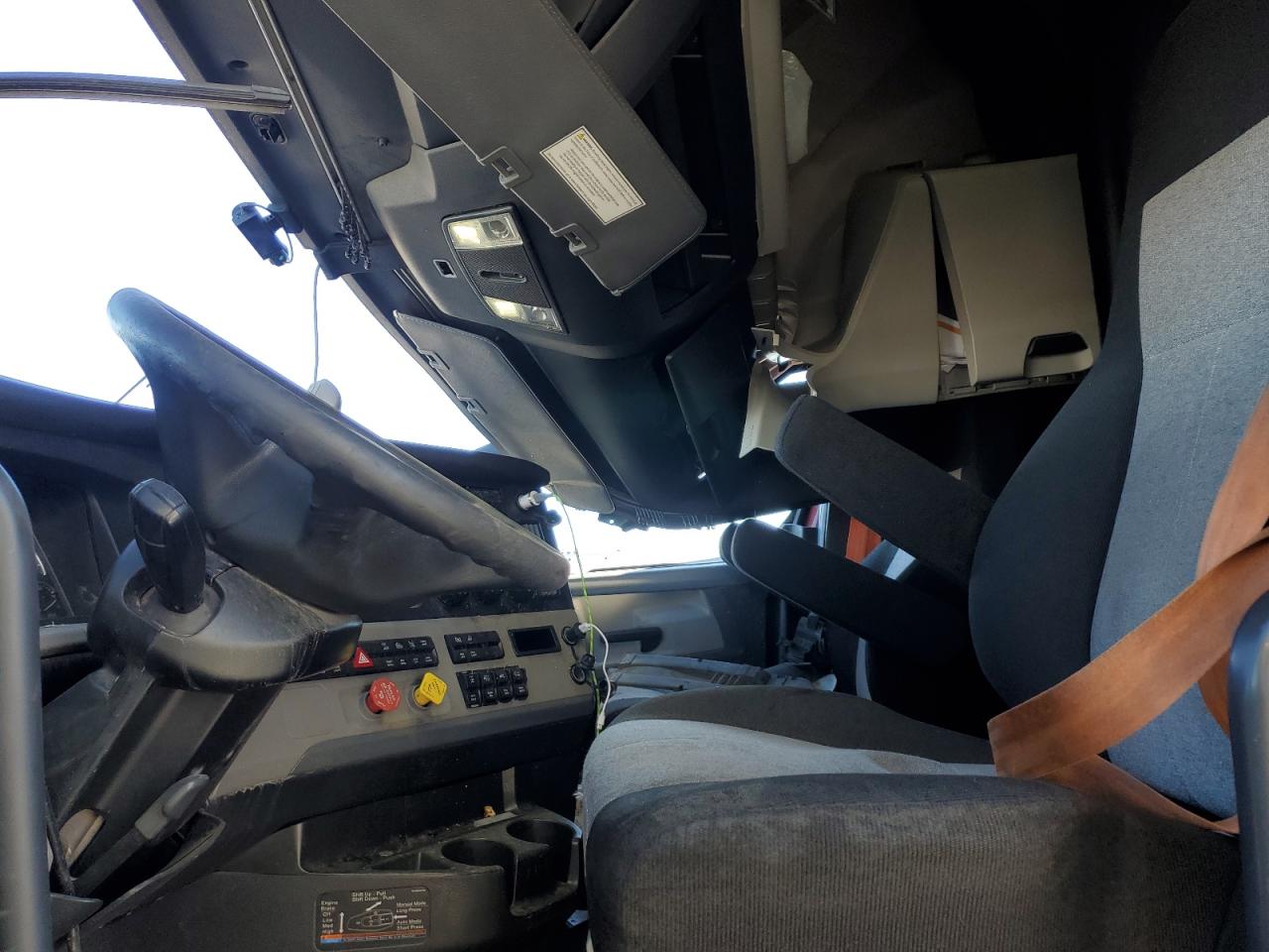 Freightliner Cascadia 1 Image 2